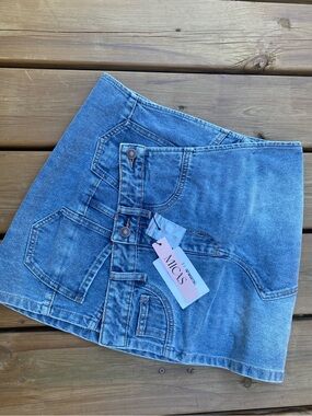 MICAS NWTs denim jean mini cargo skirt size medium